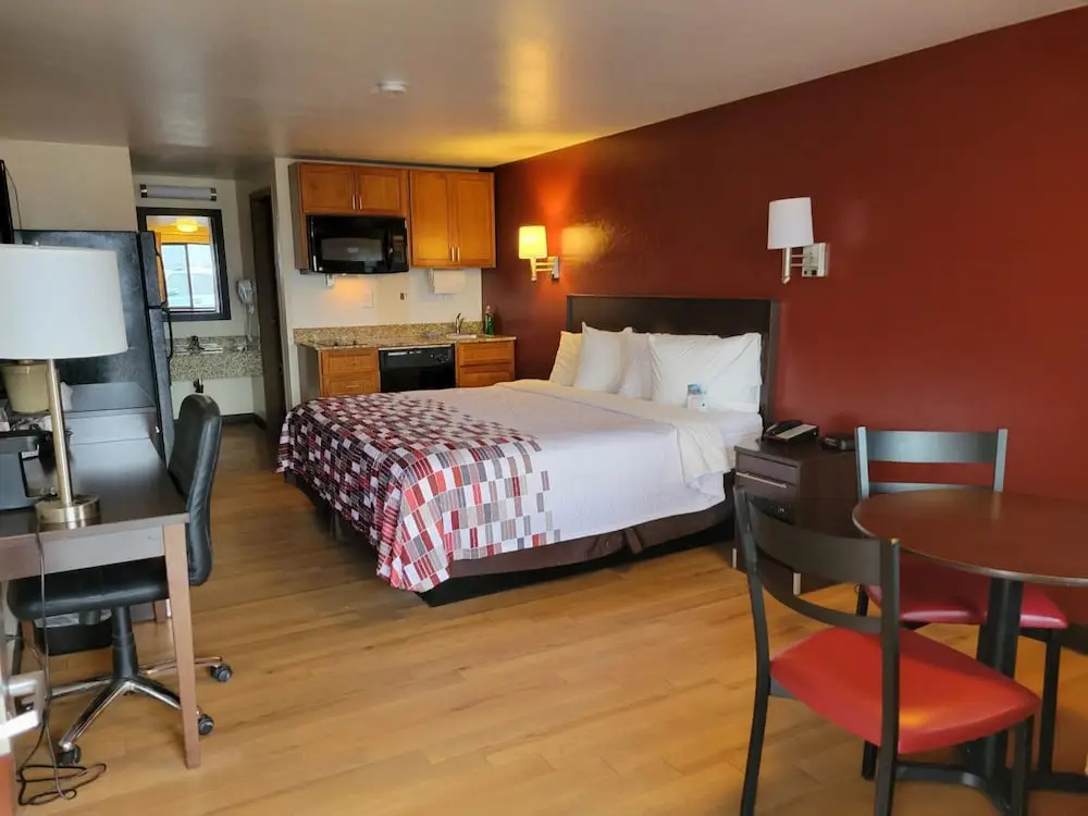 Deluxe Double room (full double bed)