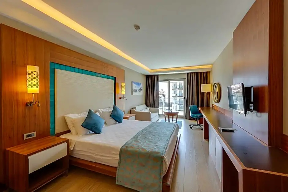Ramada Hotel & Suites by Wyndham Kusadasi - Chambres