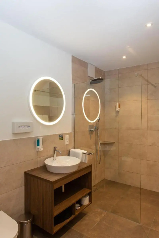 1 Bedroom Suite with balcony and with garden view