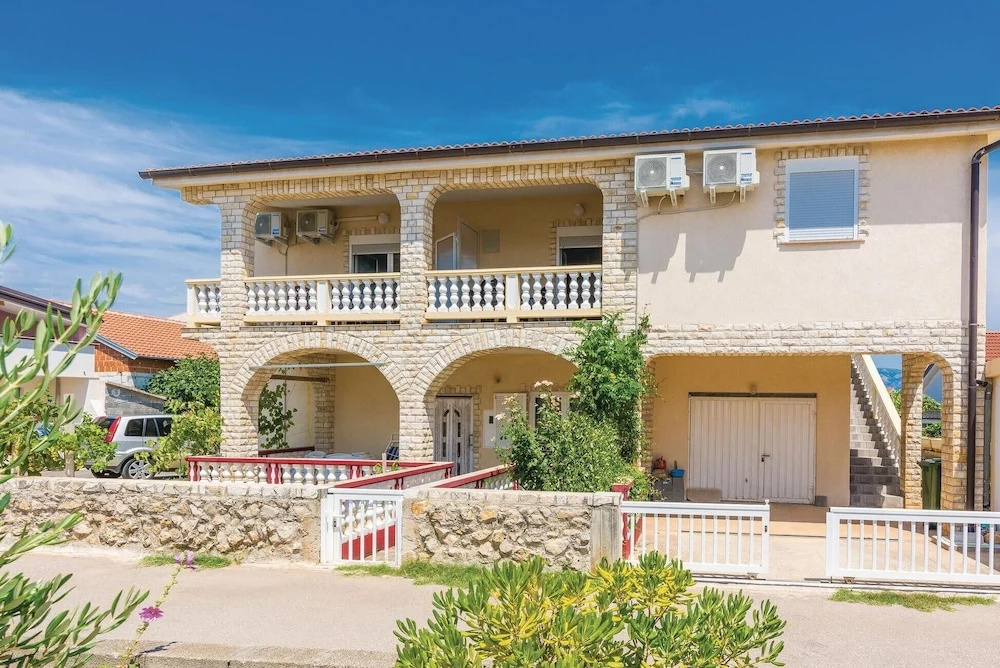 Beautiful Apartment in Vir With 1 Bedrooms and Wifi