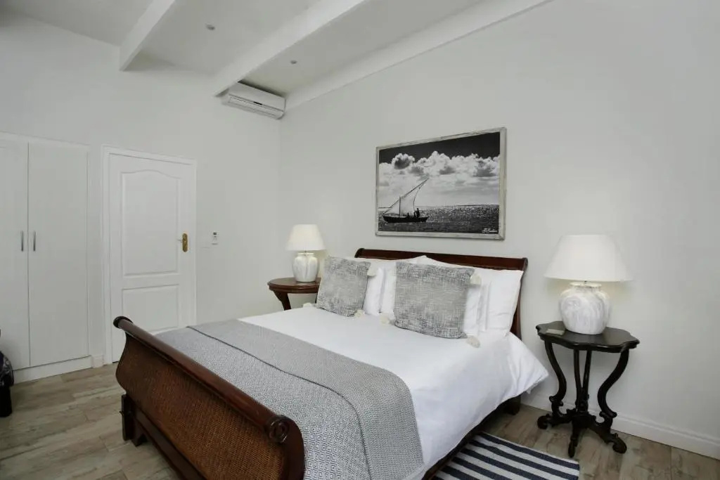Deluxe Double room with partial sea view (full double bed)