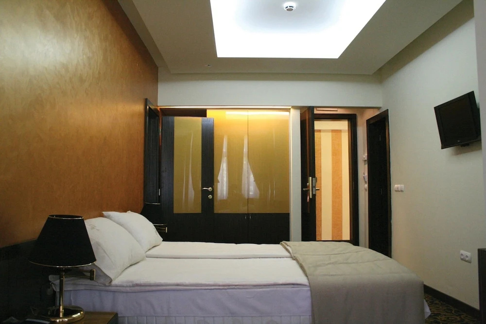 Deluxe Double room with garden view (full double bed)