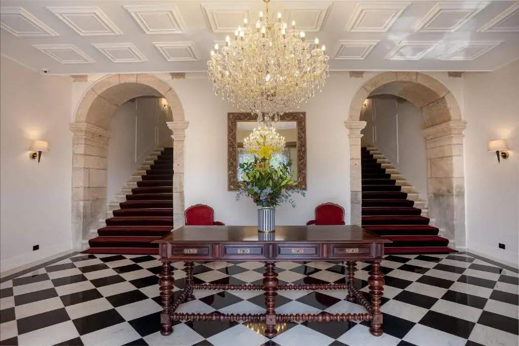 Lobby & Reception