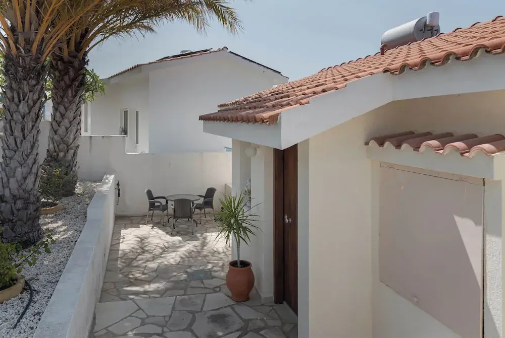 Phaedrus Living: Seaview Hilltop Maisonette
