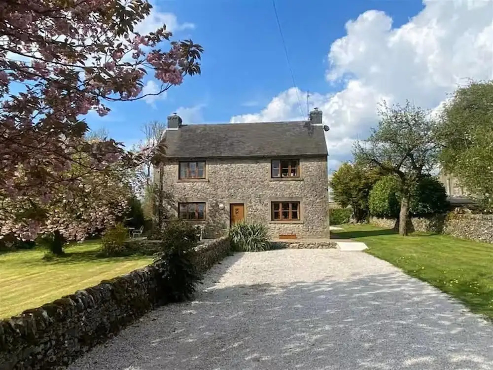 Beautiful Four Bedroom Peak District Home