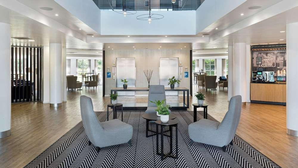 Lobby & Reception