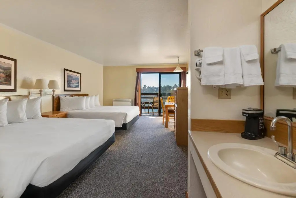 Standard Double room with harbour view (full double bed)
