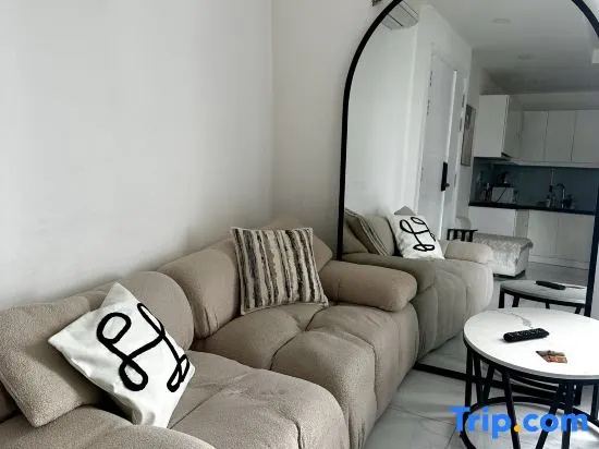 Terra Royal - Spacious Corner 2BR Apt - City Centre
