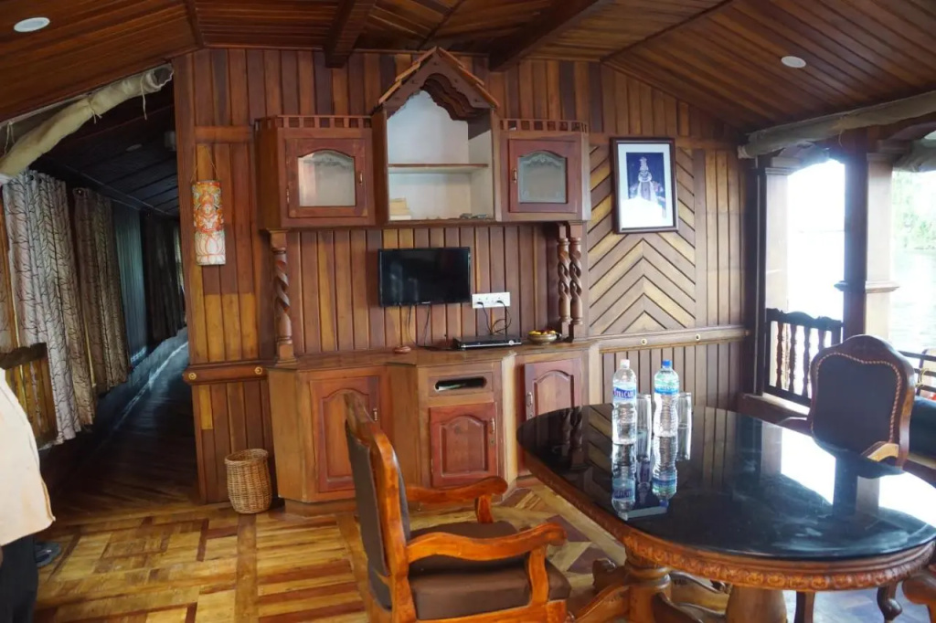 Soma Houseboat - Général