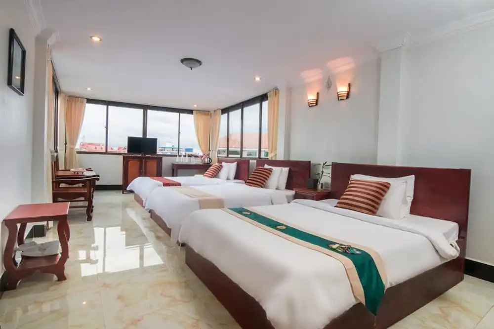 Superior Triple room with city view
