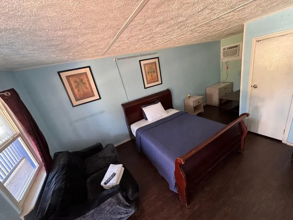 Deluxe Double room (full double bed)