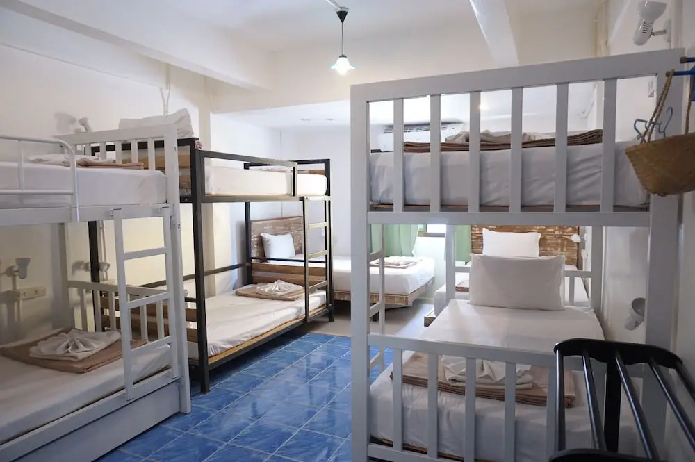 Кровать в общем номере в Frog House Bed & Breakfast