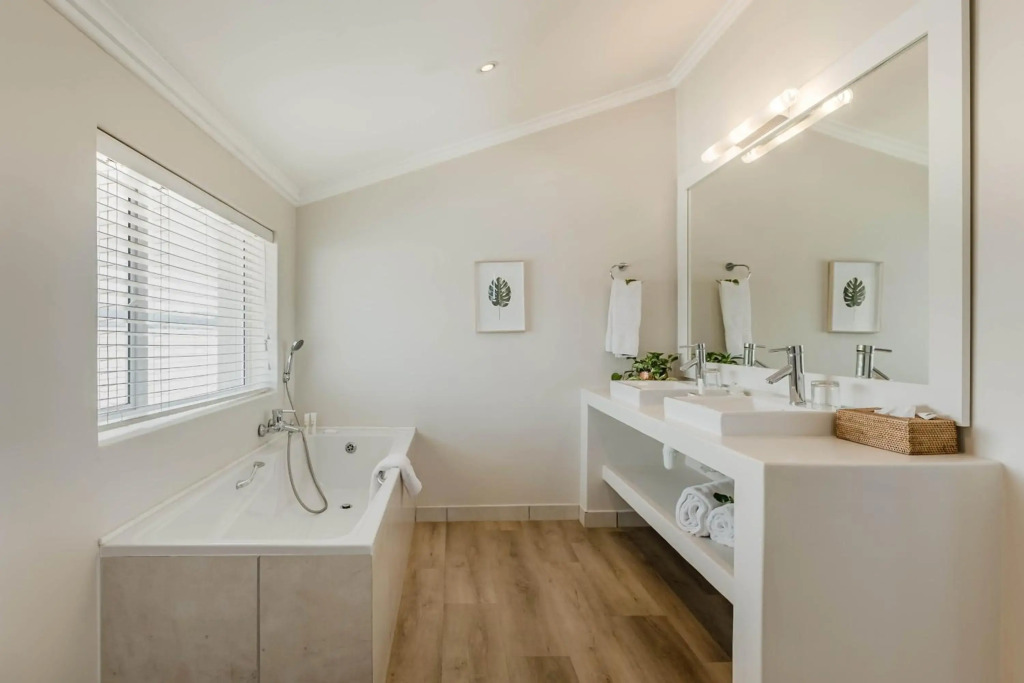 Robberg Beach Lodge - Lion Roars Hotels & Lodges - фото 44