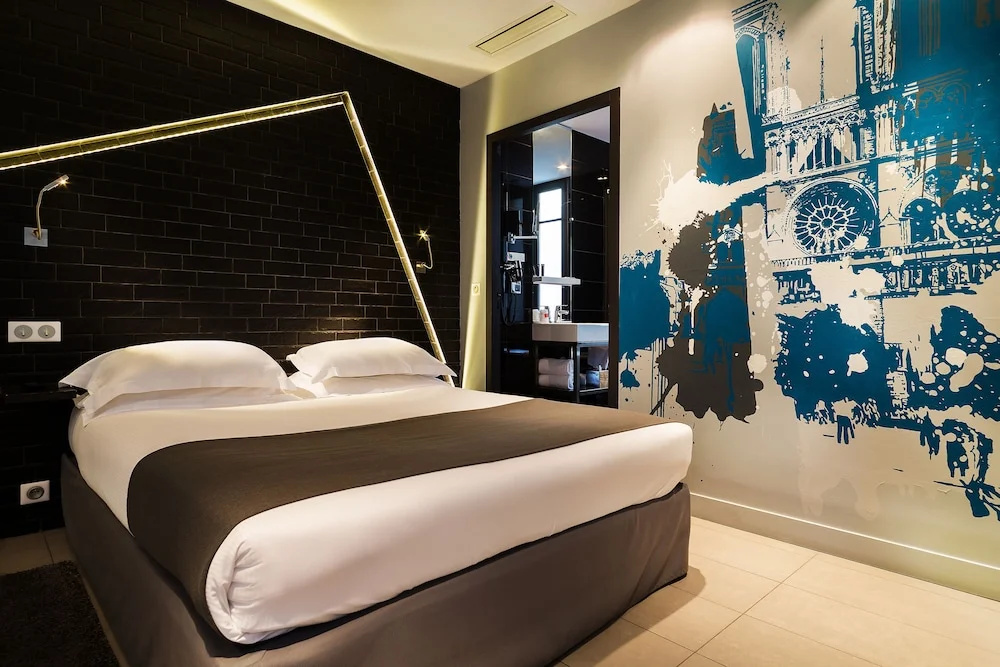 Superior Double room (full double bed)