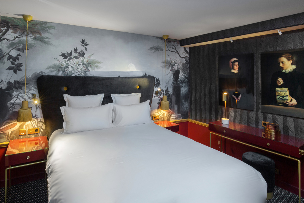 Snob Hotel — фото