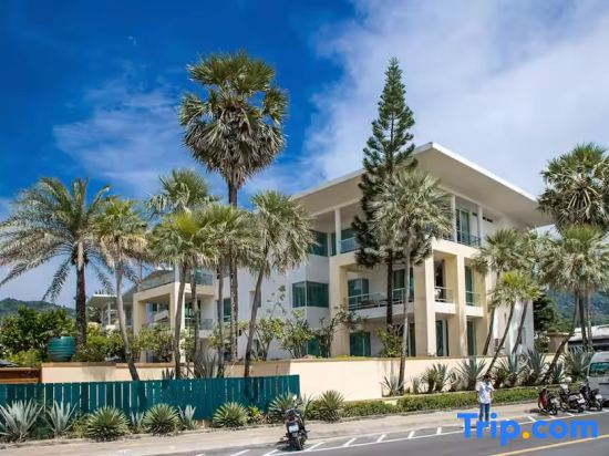 Karon - Beachfront Two BR Suite - Walk to Beach