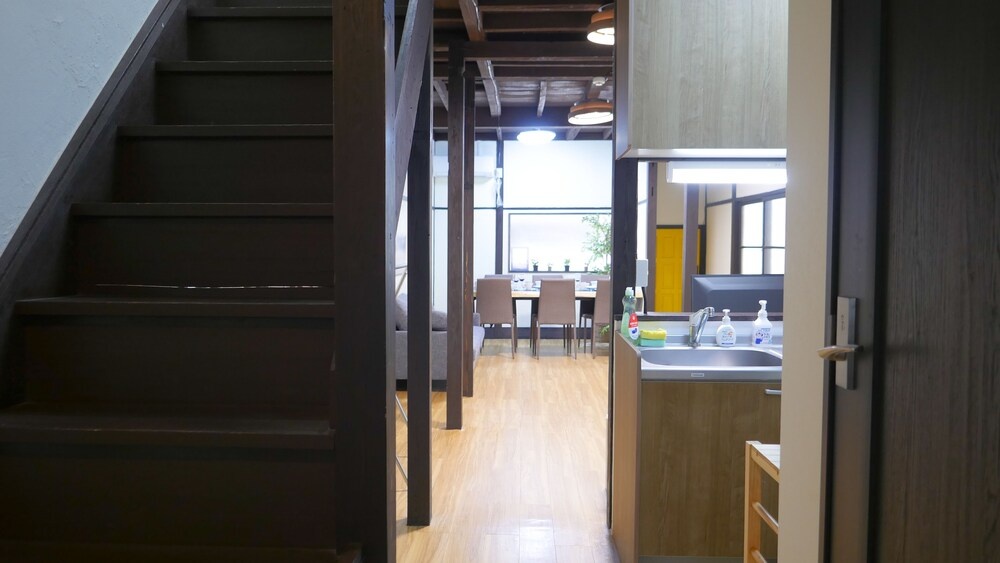 Within walking distance to Shinjuku | 4 min walk to nearest station | Entire 3BR house 75㎡ | Sleeps up to 10 | Family-friendly | High-speed Wi-Fi | Shibuya, Tokyo 사진 17