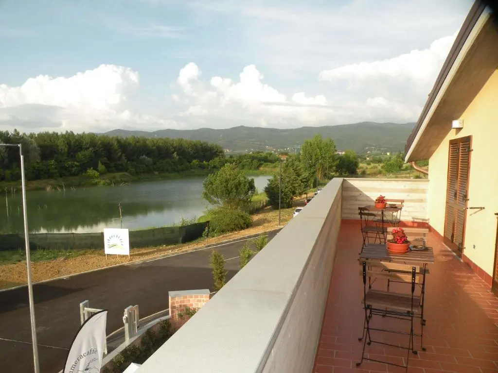 Standard Double room with lake view (full double bed)