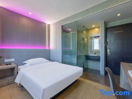 Business Double room (full double bed)