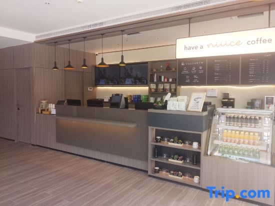 Food & Beverage