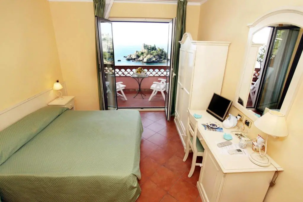 Superior Double room with sea view (full double bed)