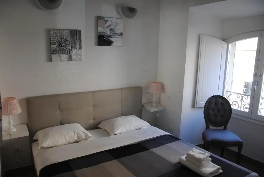 Luxury Double room (full double bed)