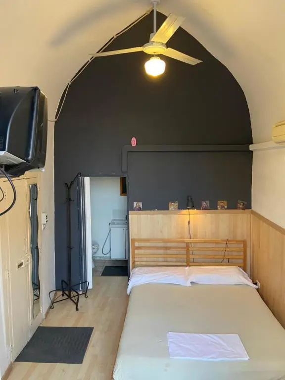 Economy room