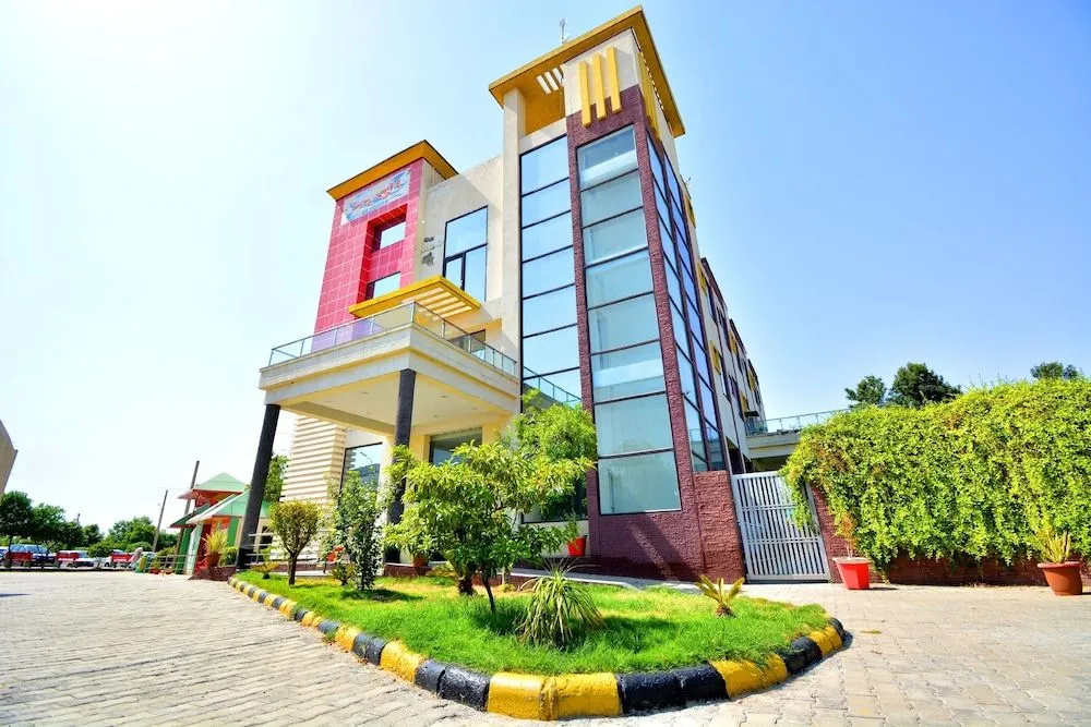 Oyo 43506 Splash The Resorts