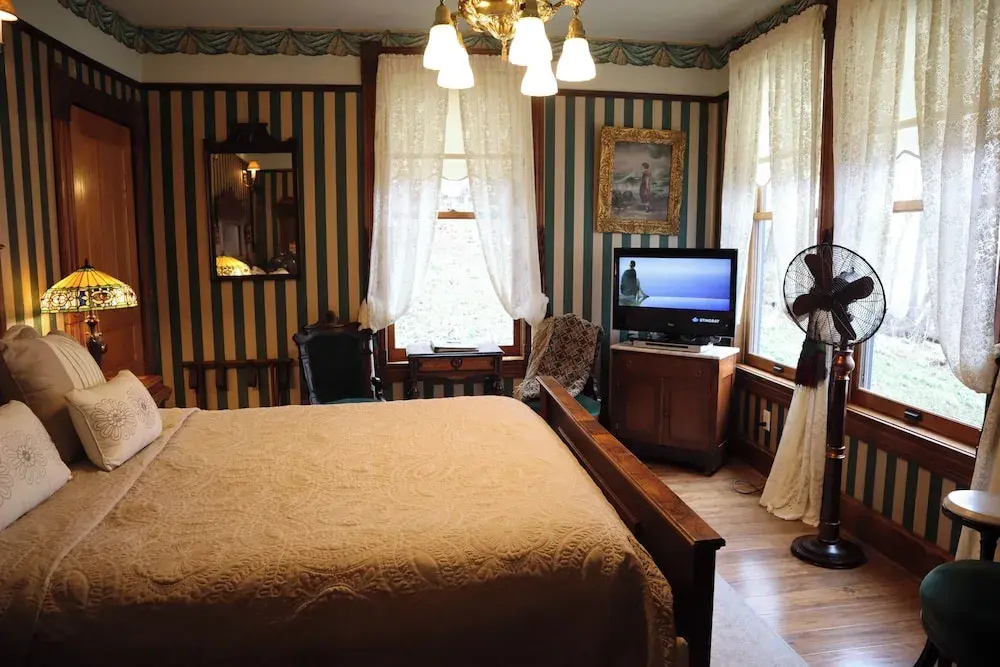 Standard room with land view