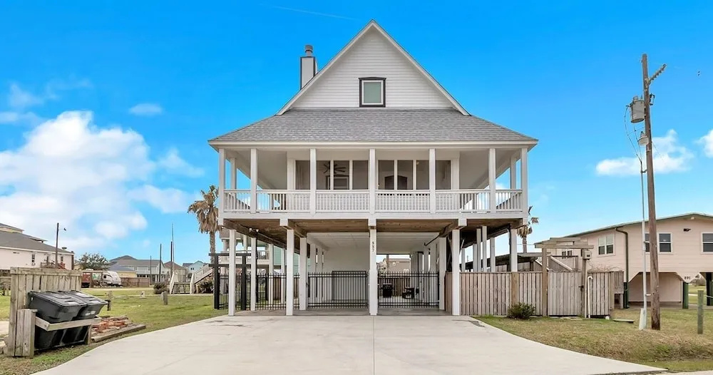 The Sandcastle 4 Bedroom Home by RedAwning