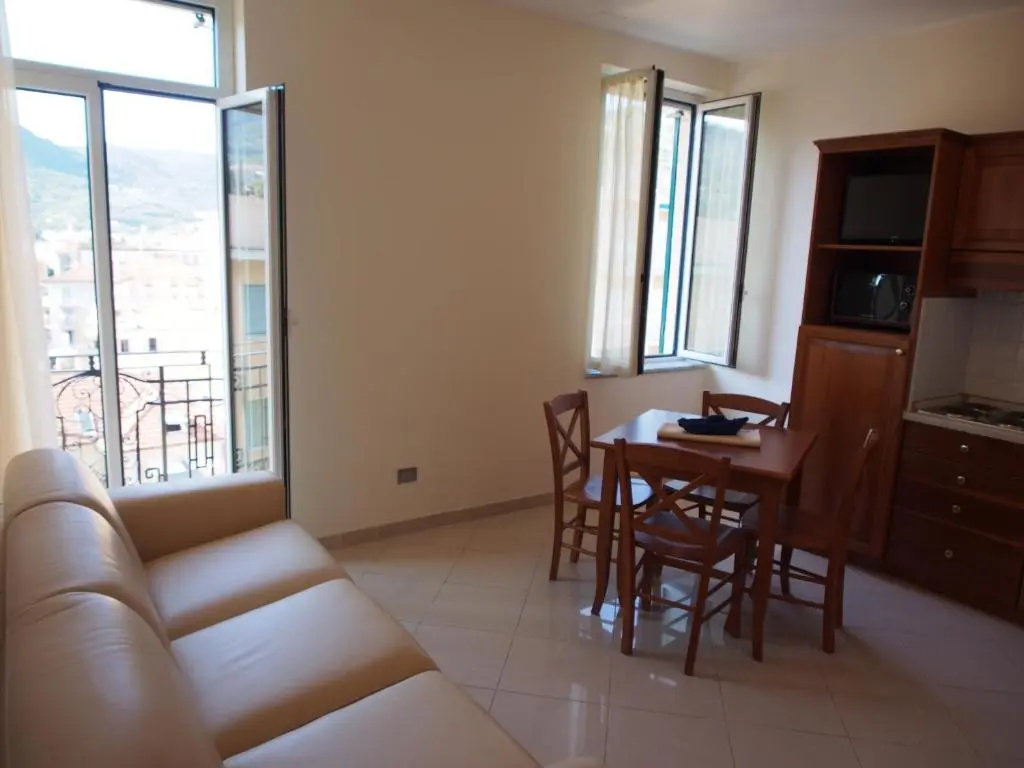 1 Bedroom Apartment with mountain view