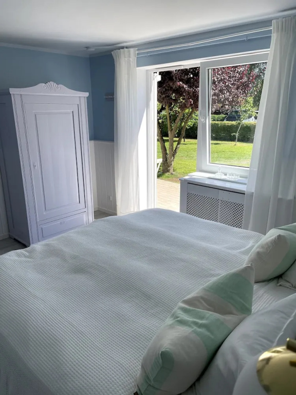 Classic Double room with garden view (full double bed)