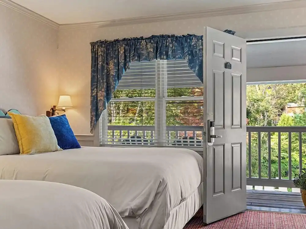Classic Quadruple room with balcony