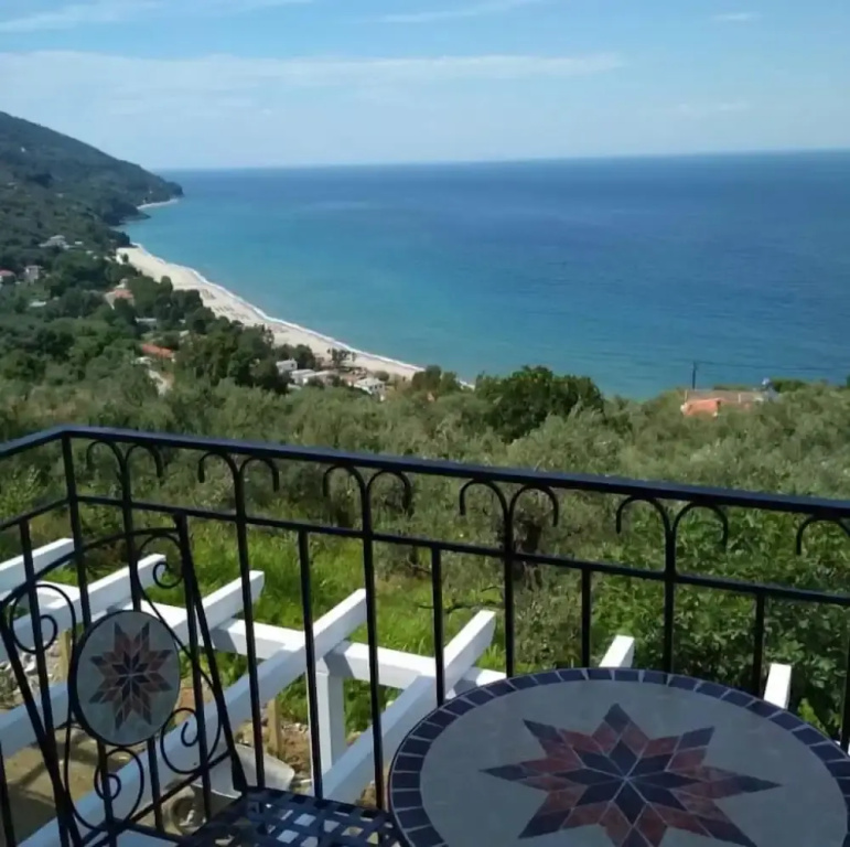 2 Bedrooms Basement Apartment with sea view