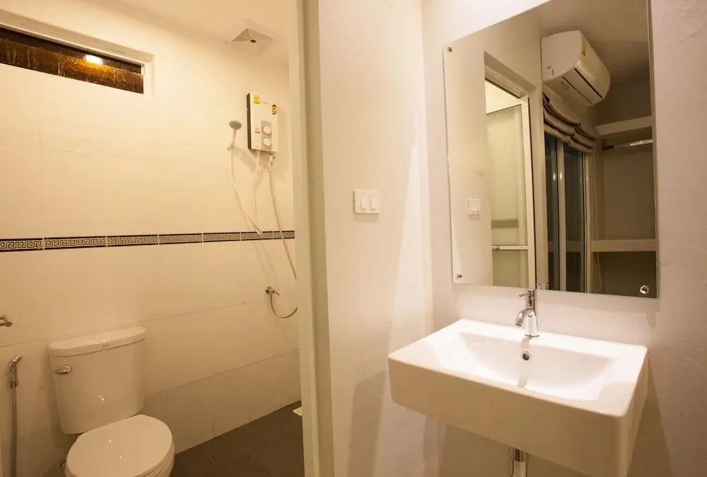 Standard Double room with balcony (full double bed)