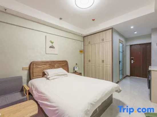 Standard Double room with lake view (full double bed)