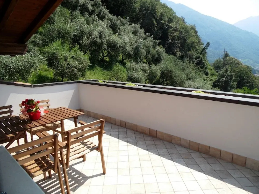 Flat by Lake Iseo With Mountain Views