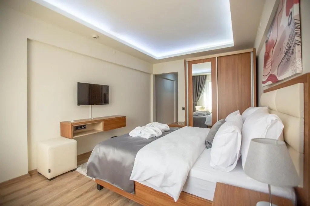 Deluxe Double room (full double bed)