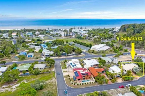 Sunyata Beach House - Rainbow Beach, Beachside escape with a pool, pet friendly and Wi-Fi