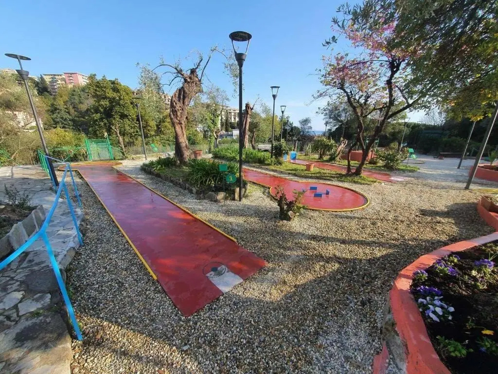 RAGGIO DI SOLE - pool, tennis, parking, sea view & quiet