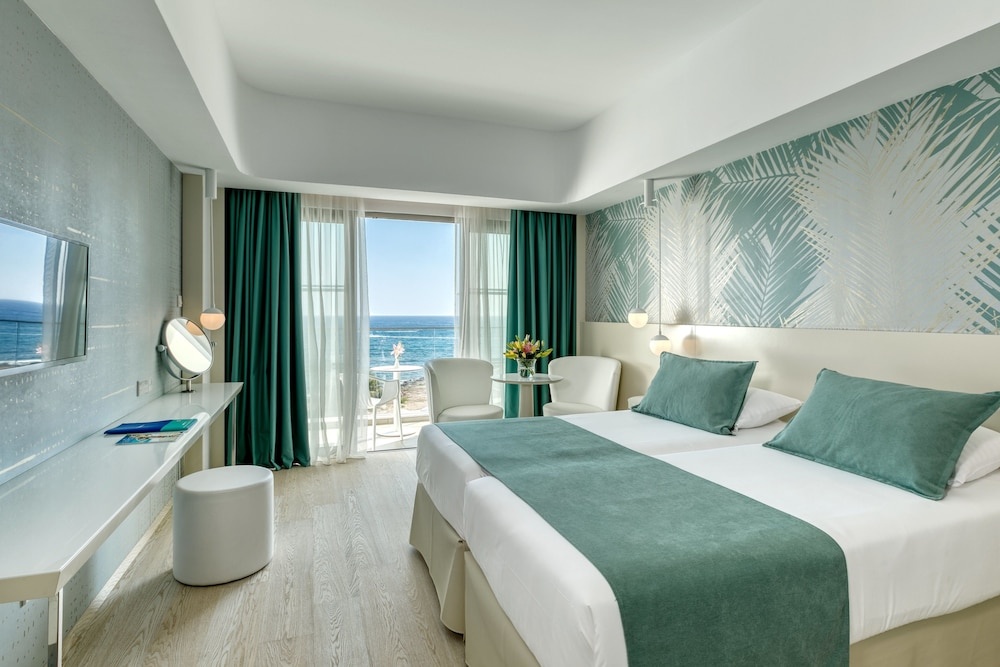 Ivi Mare - Designed for adults by Louis Hotels — фото