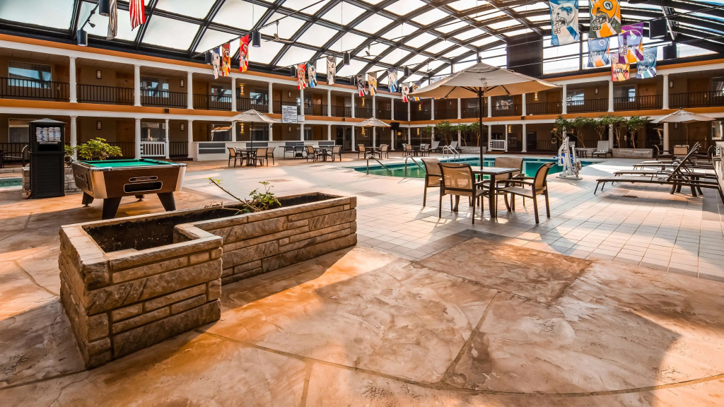 Lobby & Reception