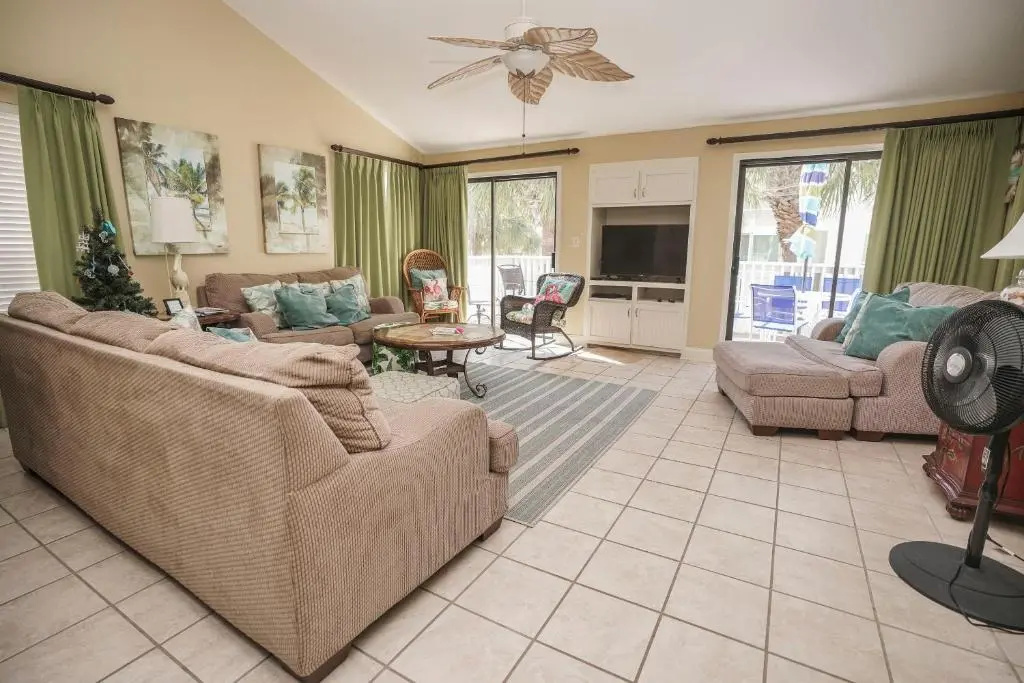 3 Bedrooms Apartment