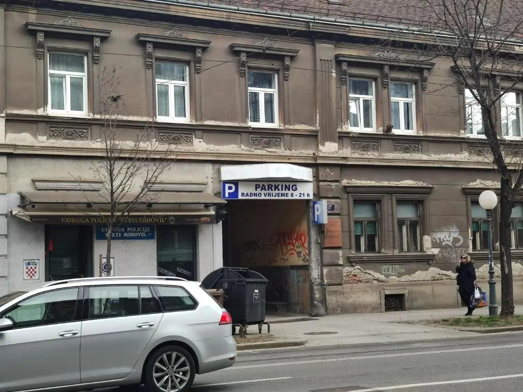 Logo apartments 5 min walk to main square