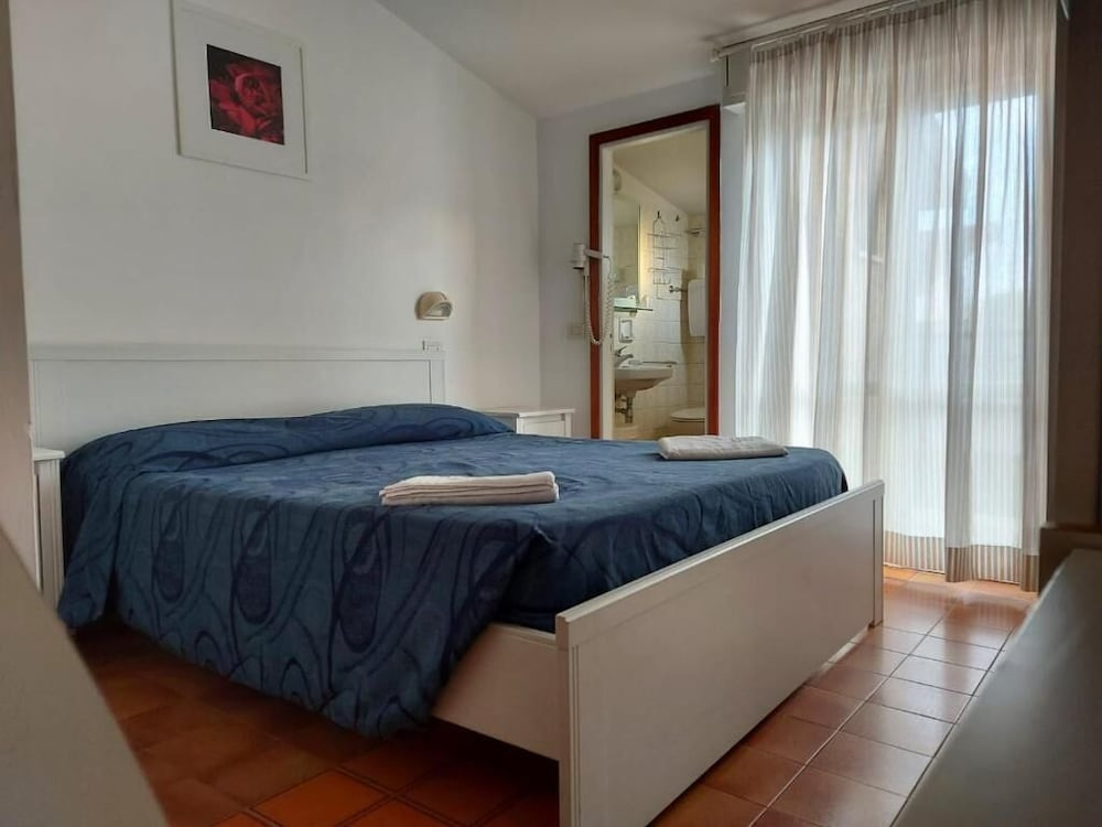 Comfort Double room with balcony and with sea view (full double bed)