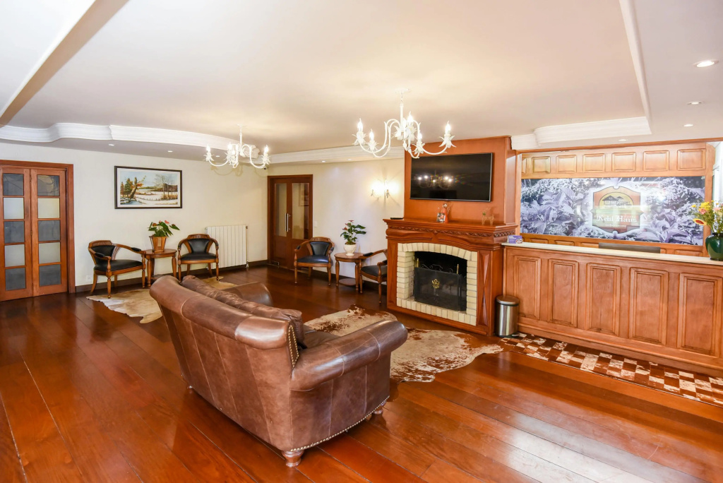 Lobby & Reception
