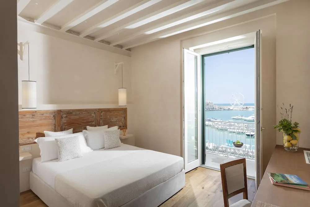 Deluxe Quadruple room with balcony and with harbour view
