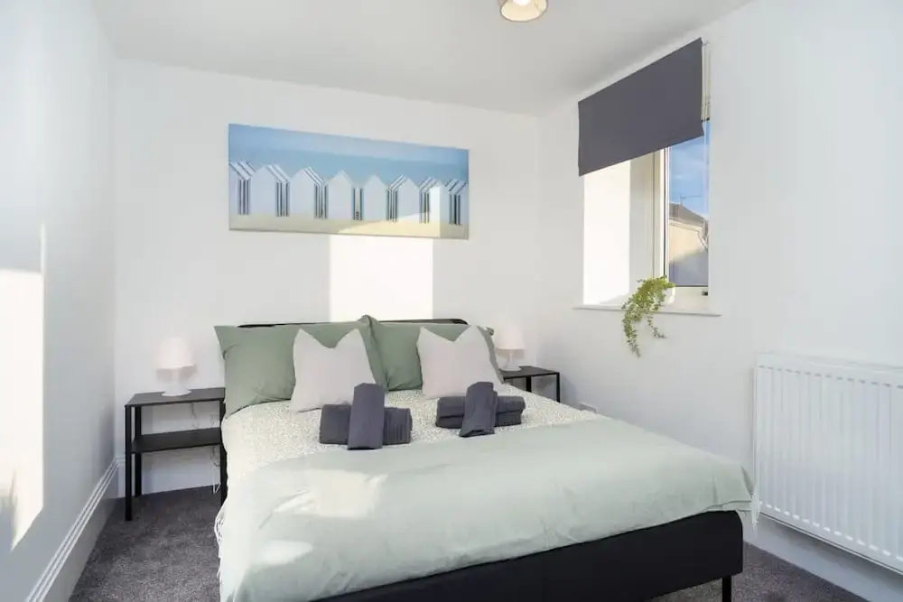 Modern 5 Bed-2 Bath Apartment