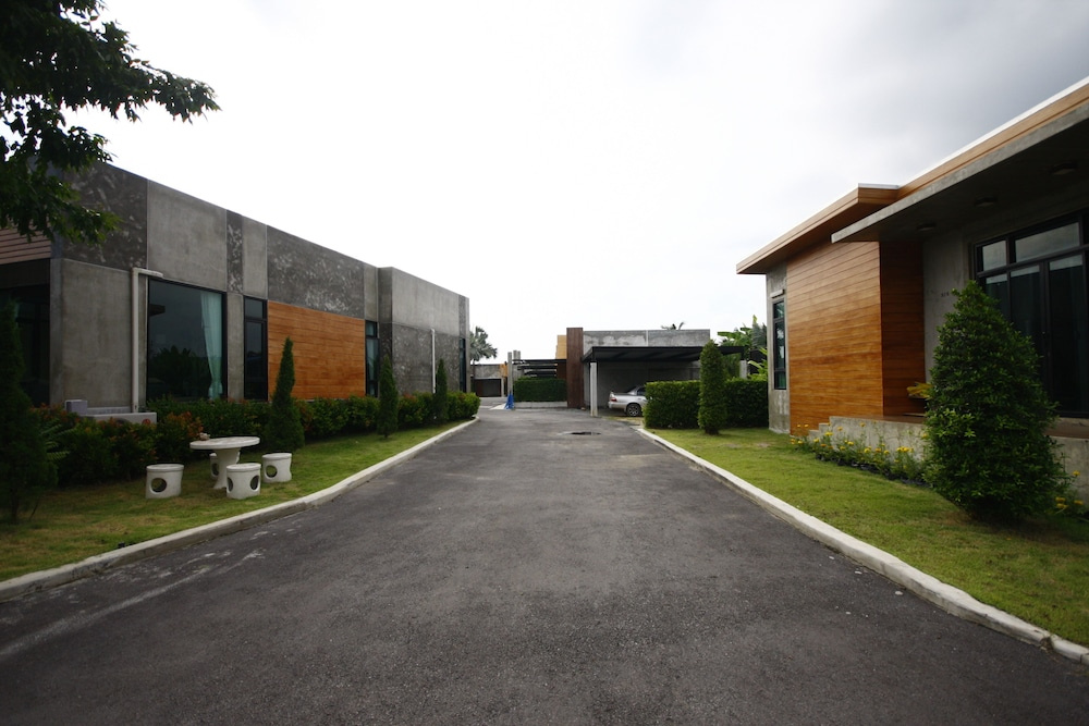 Suanmaithara Resort