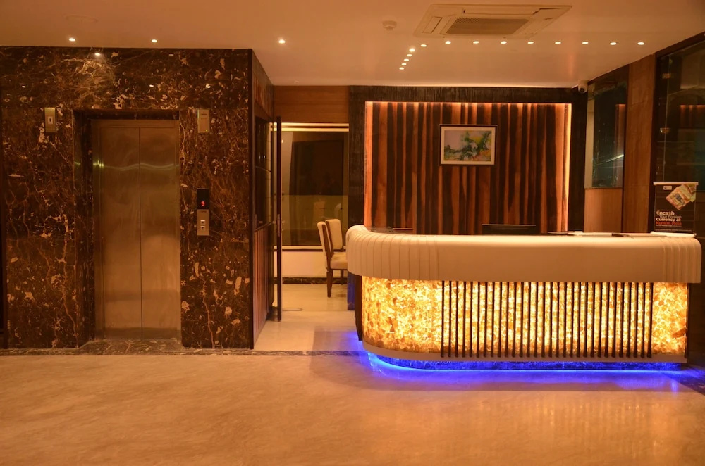Lobby & Reception